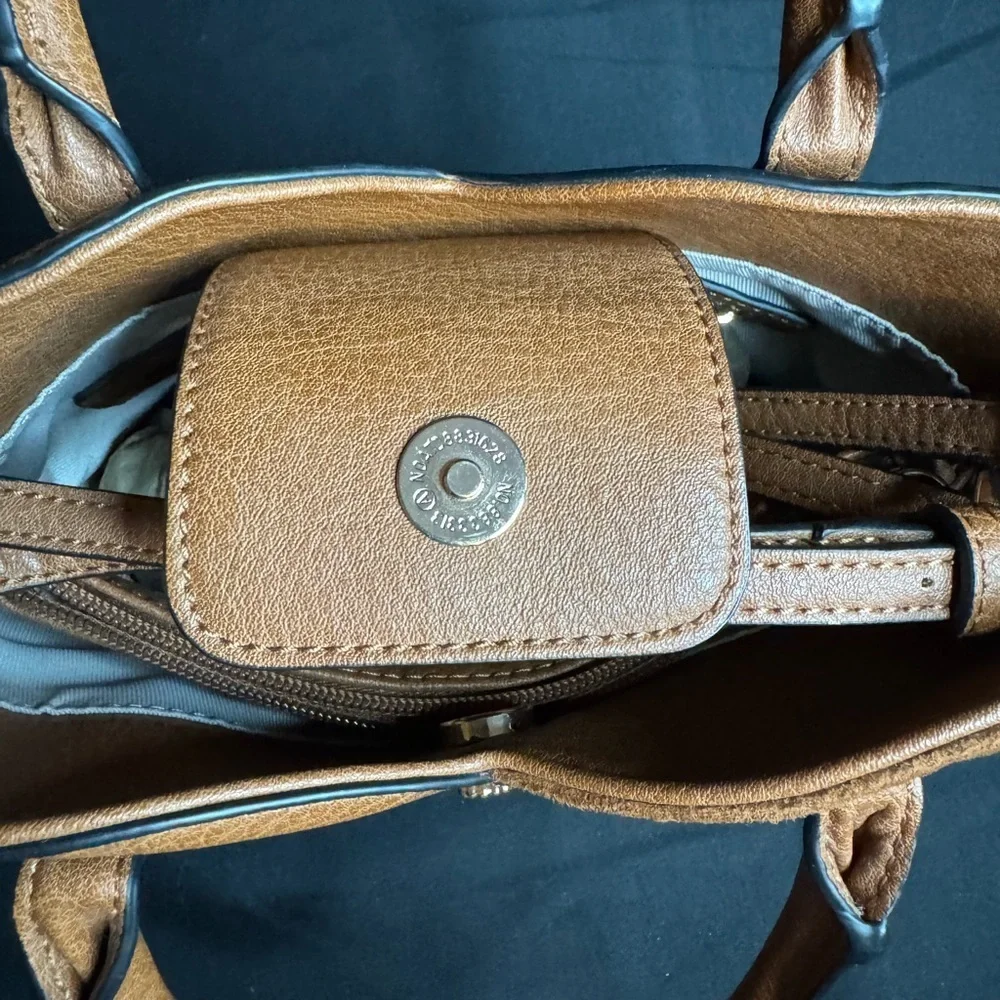 Elegant Lauren Conrad tan Leather Handbag - Picture 5 of 10